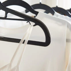 ACAZA Kunststof Kledinghangers - Antislip - Met Broeklat Of Roklat - Zwart -Huishoudelijke Goederen Winkel 1000065596 0103
