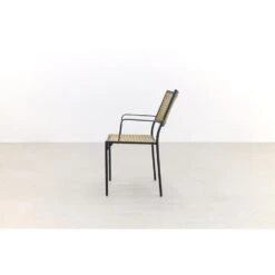 VDG Laura Stapelbare Tuinstoel - Black Steel/natural Wicker 9 VDG Laura Stapelbare Tuinstoel - Black Steel/natural Wicker -Huishoudelijke Goederen Winkel 1000066865 0103