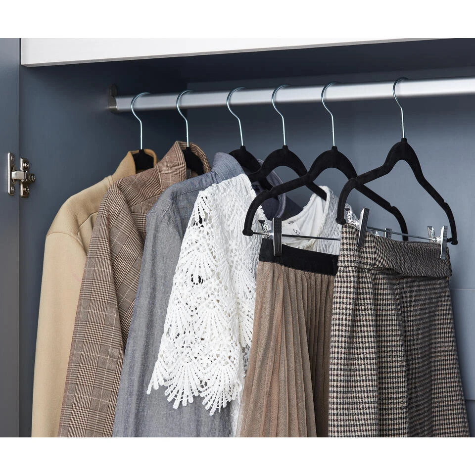 ACAZA Set Van 20 Fluwelen Kledinghangers - Metalen Haak - Zwart 4 ACAZA Set Van 20 Fluwelen Kledinghangers - Metalen Haak - Zwart - Afbeelding 2