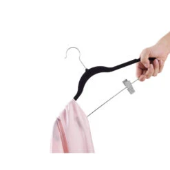 ACAZA Set Van 20 Fluwelen Kledinghangers - Metalen Haak - Zwart 8 ACAZA Set Van 20 Fluwelen Kledinghangers - Metalen Haak - Zwart -Huishoudelijke Goederen Winkel 1000068943 0102